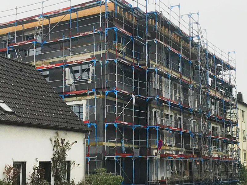 Bauprojekt mit Gerüst